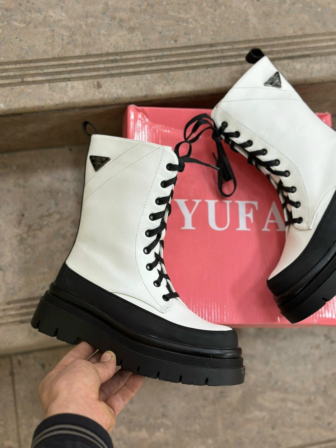 ,ботинки женские,белые ботинки,женская ,ботинки дио