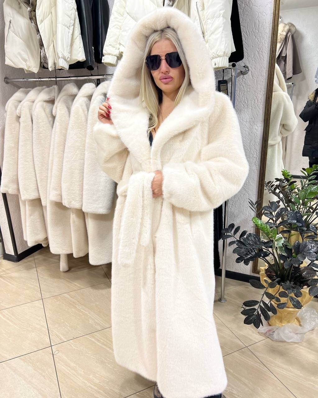 удлинённая шуба из экомеха,шуба норковая,шуба искусственная из экомеха под норку ost.rich,норковая шуба blackglama с капюшоном из куницы,шуба