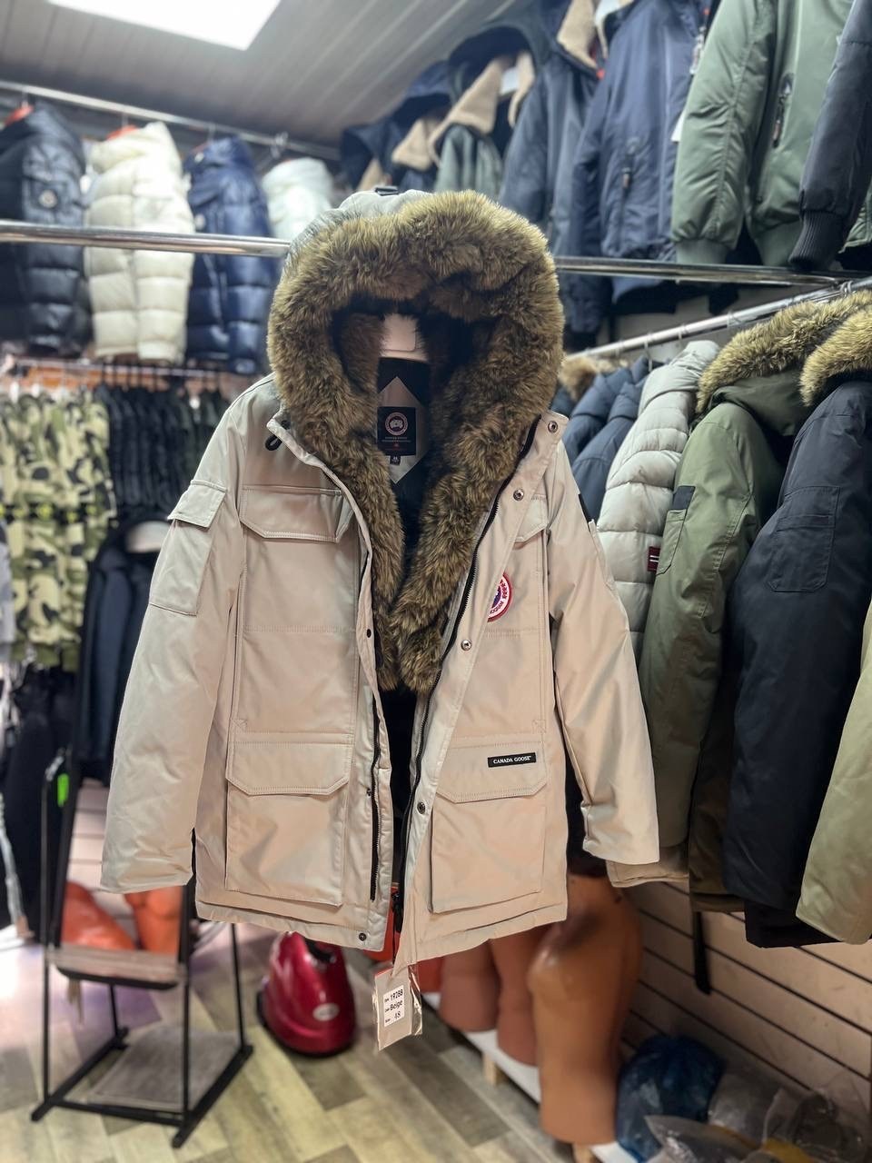 мужская зимняя куртка canada goose,зимние куртки canada goose,зимние курточки от canada goose,куртка зимняя,зимняя мужская куртка аляска