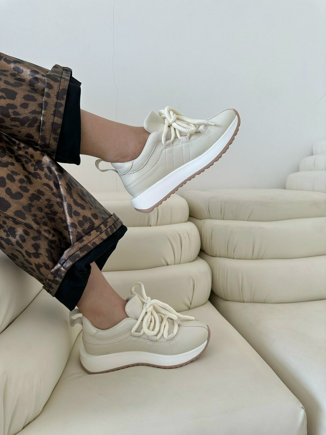 ,женские кроссовки,кроссовки для женщин,женские кроссовки удобные,кроссовки модные