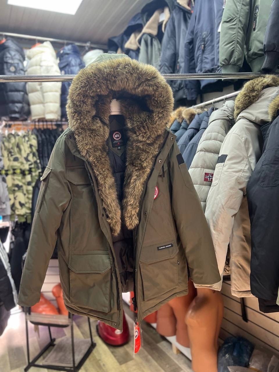 мужская зимняя куртка canada goose,зимние куртки canada goose,зимние курточки от canada goose,куртка зимняя,зимняя мужская куртка аляска