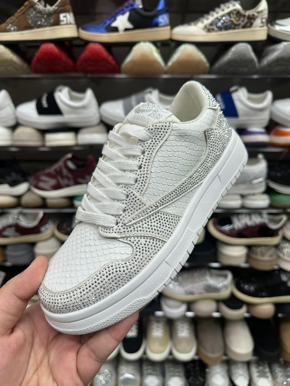 кроссовки,женские кроссовки,мужские кроссовки,nike кроссовки,кроссовка