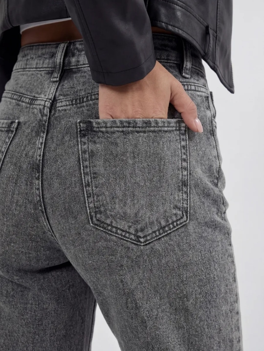 косуха куртка,косуха серая,женские джинсы,куртка кожаная,стильная куртка косуха