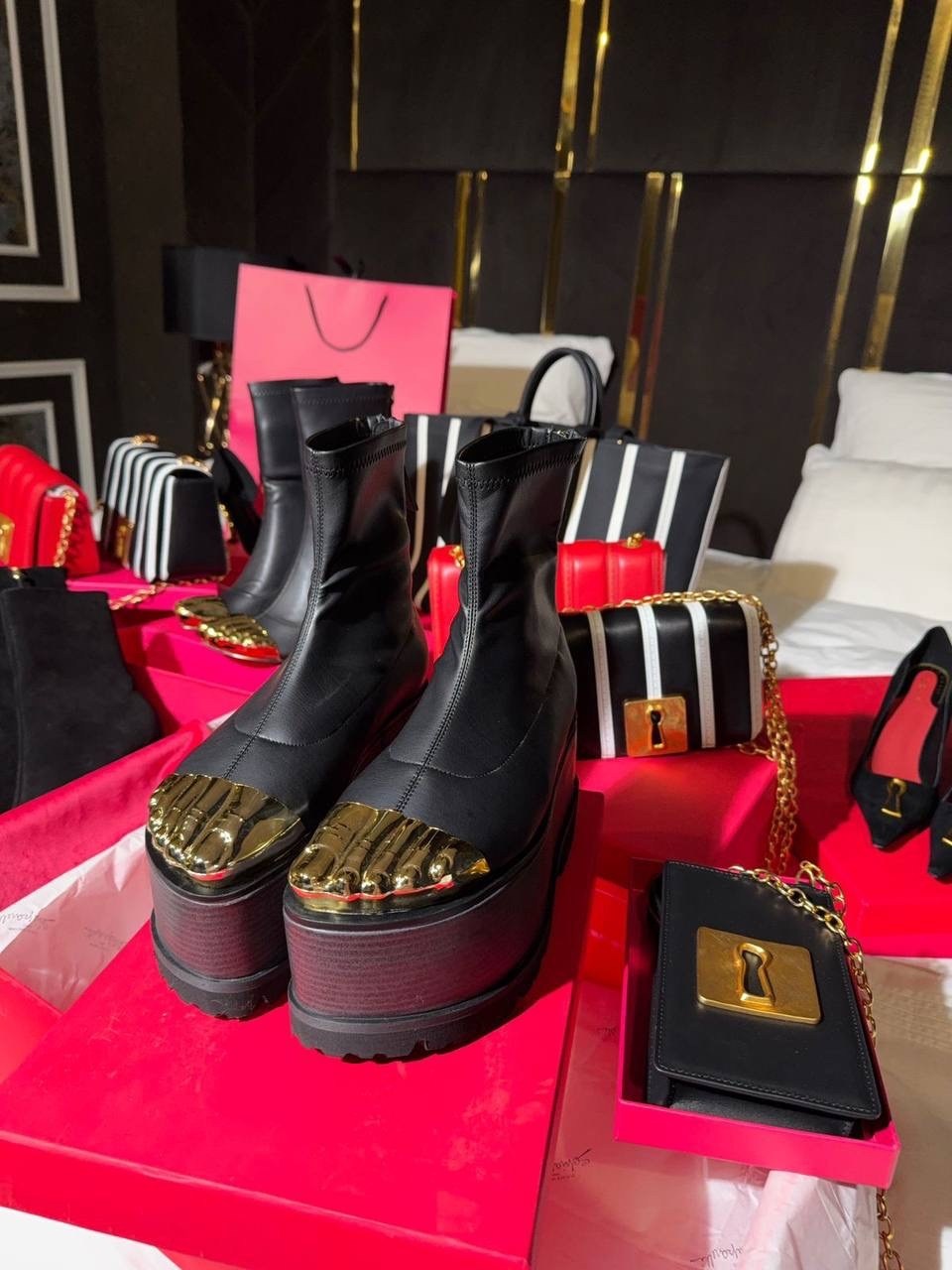 ,обуви,сапоги модные,модные туфли,balmain metallic-platform detail boots черный