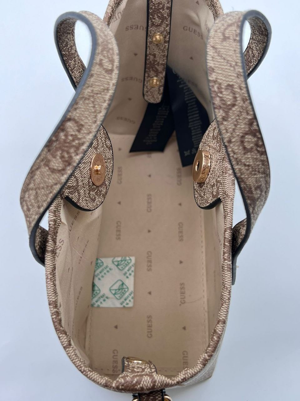 сумка guess,guess женская сумка,сумка тоут guess,сумка женская guess hwbg7879060 темно-бежевая,сумка сетчел meridian guess цвет бежевый