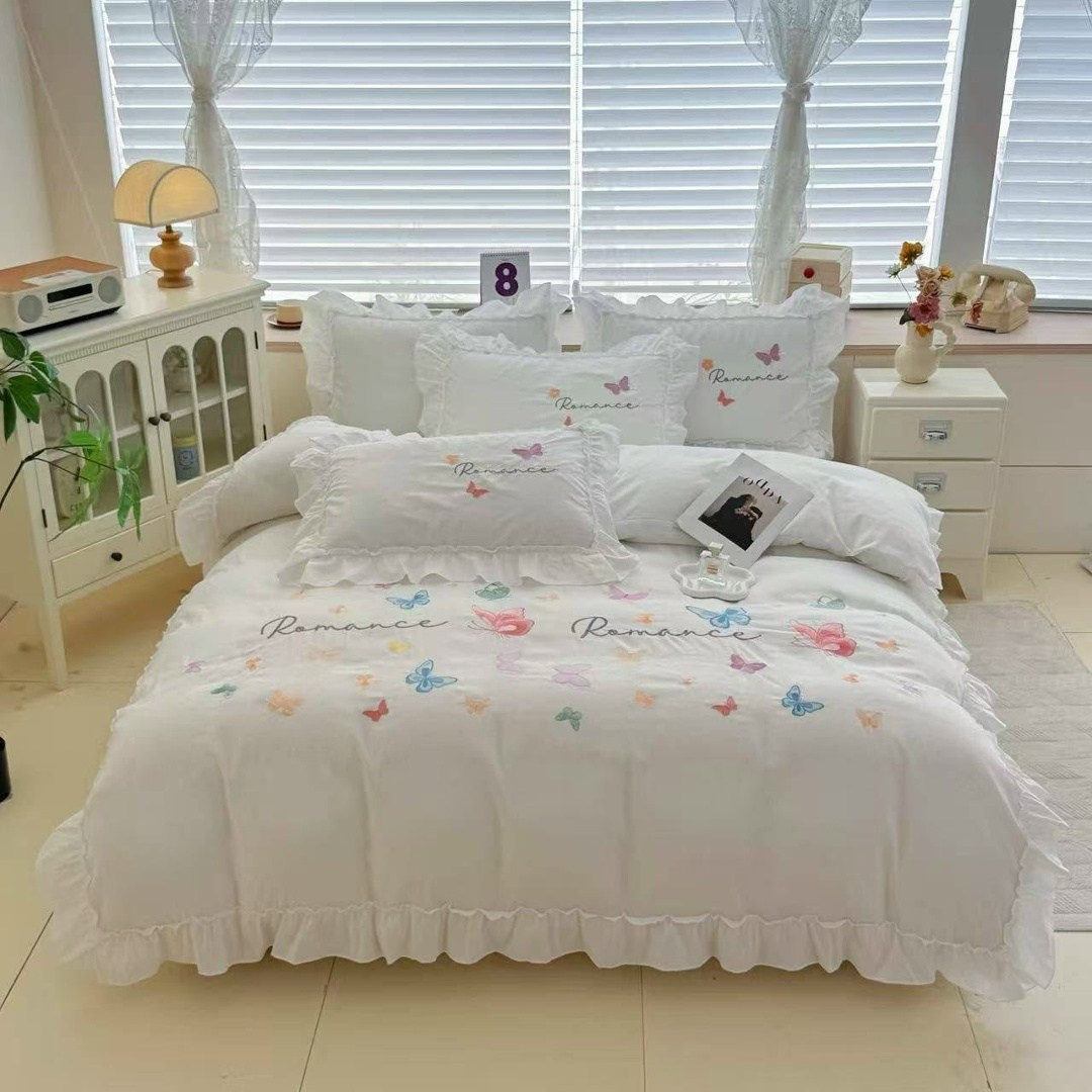 комплект постельное бельё,роскошный комплект постельного белья,постельное белье с вышивкой,постельное белье с рюшами,комплект пододеяльника