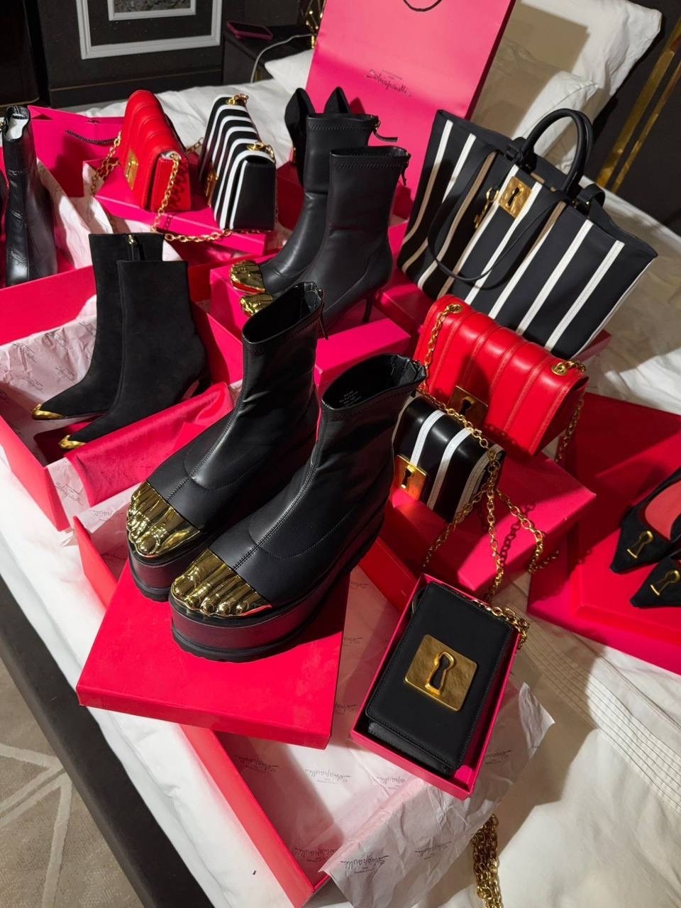 ,обуви,сапоги модные,модные туфли,balmain metallic-platform detail boots черный