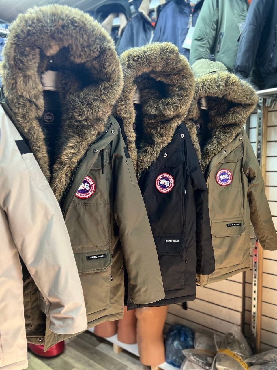 мужская зимняя куртка canada goose,зимние куртки canada goose,зимние курточки от canada goose,куртка зимняя,зимняя мужская куртка аляска