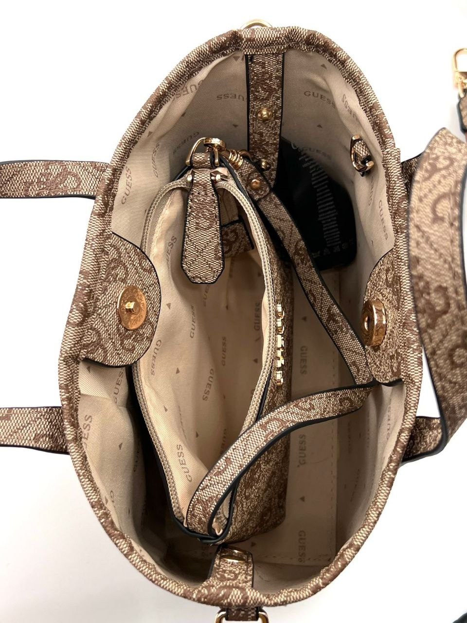 сумка guess,guess женская сумка,сумка тоут guess,сумка женская guess hwbg7879060 темно-бежевая,сумка сетчел meridian guess цвет бежевый