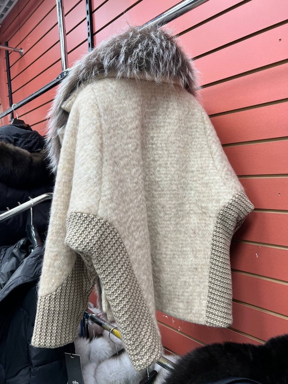 меховой воротник,меховая куртка,женские меховые,меховая шаль,пуховики с мехом