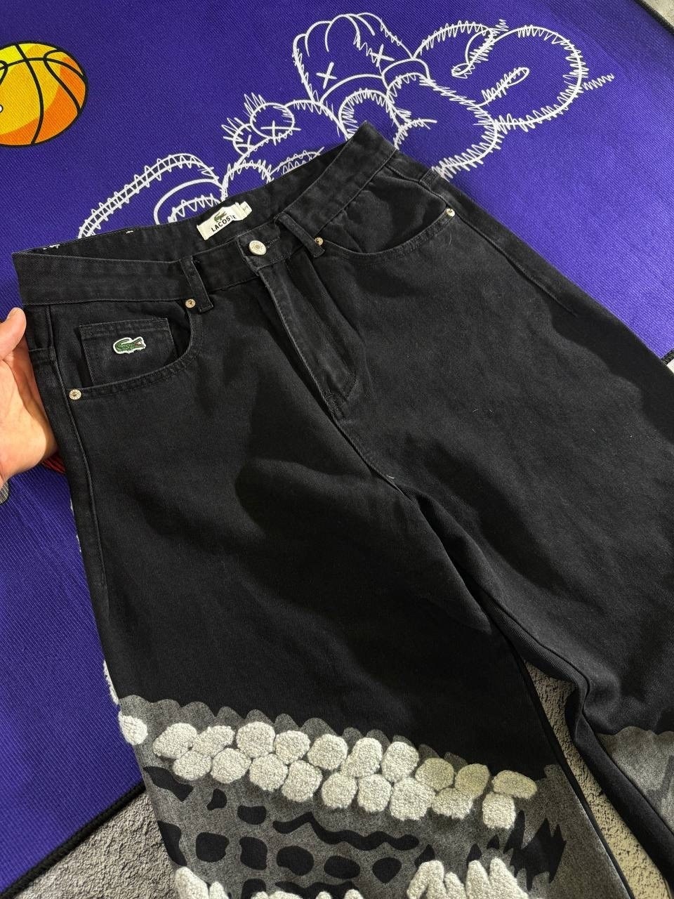 мужские джинсы,джинсы lacoste с крокодилом широкие,широкие джинсы,мужские мешковатые джинсы с буквенным принтом,джинсы лакоста широкие мужские