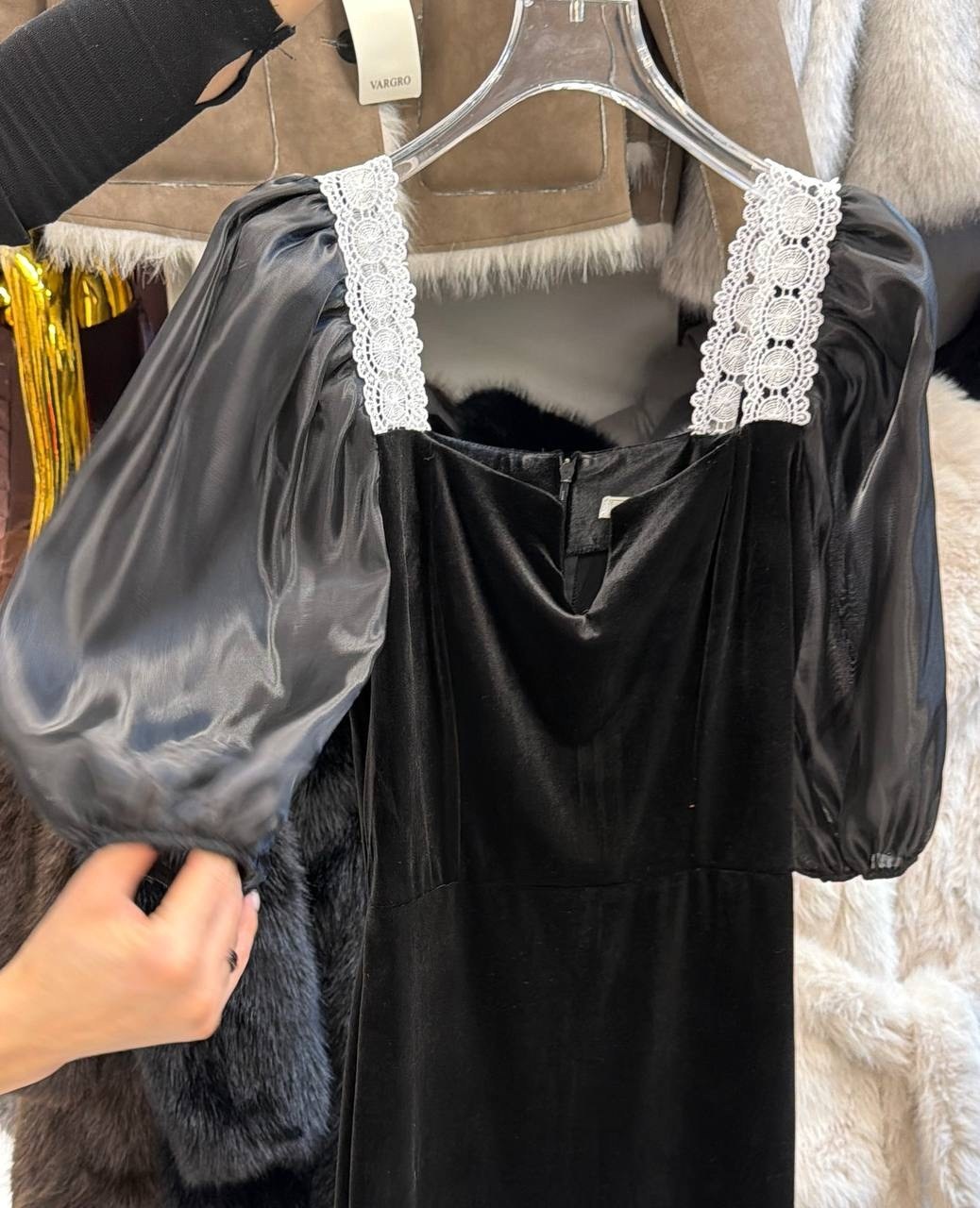 бархатное платье цум,платье с прозрачными рукавами,бархатное платье с прозрачными рукавами,бархатное платье с шифоновыми рукавами,бархатное платье