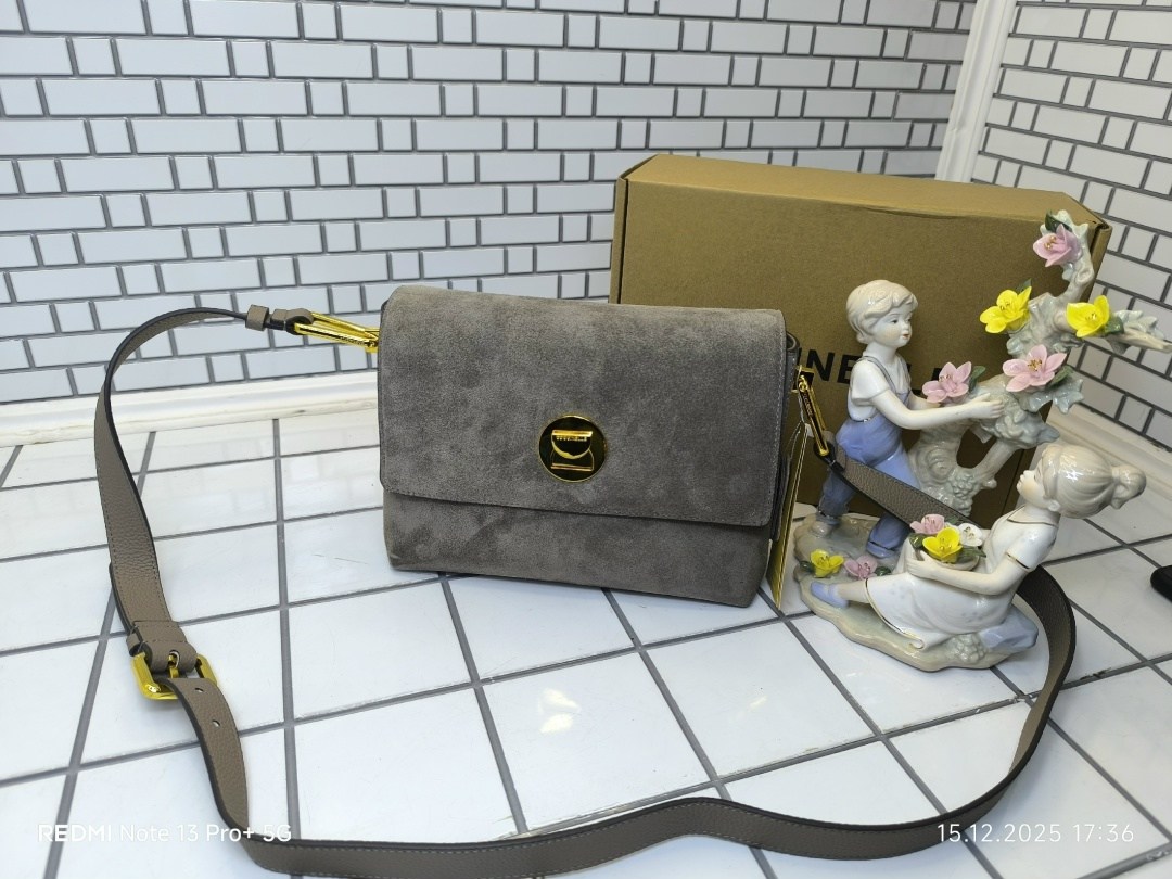 замшевая сумка coccinelle,сумка лия кочинелли,замшевая сумка,сумка coccinelle liya suede,сумка женская