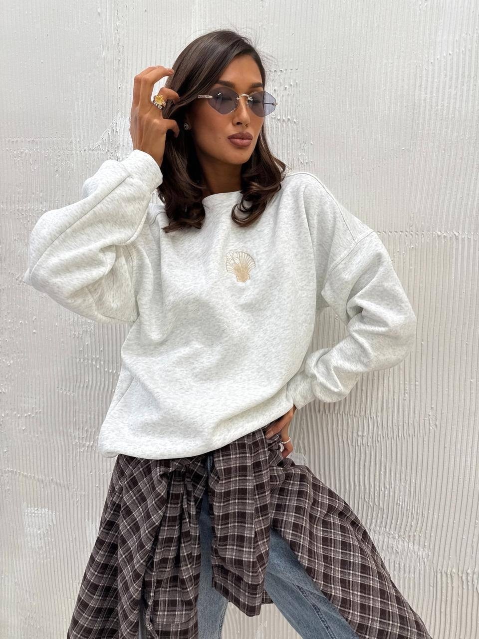 женский свитшот оверсайз с принтом assertive,свитшот женская,свитшот женский оверсайз,cвитшот оверсайз,свитшот белый оверсайз