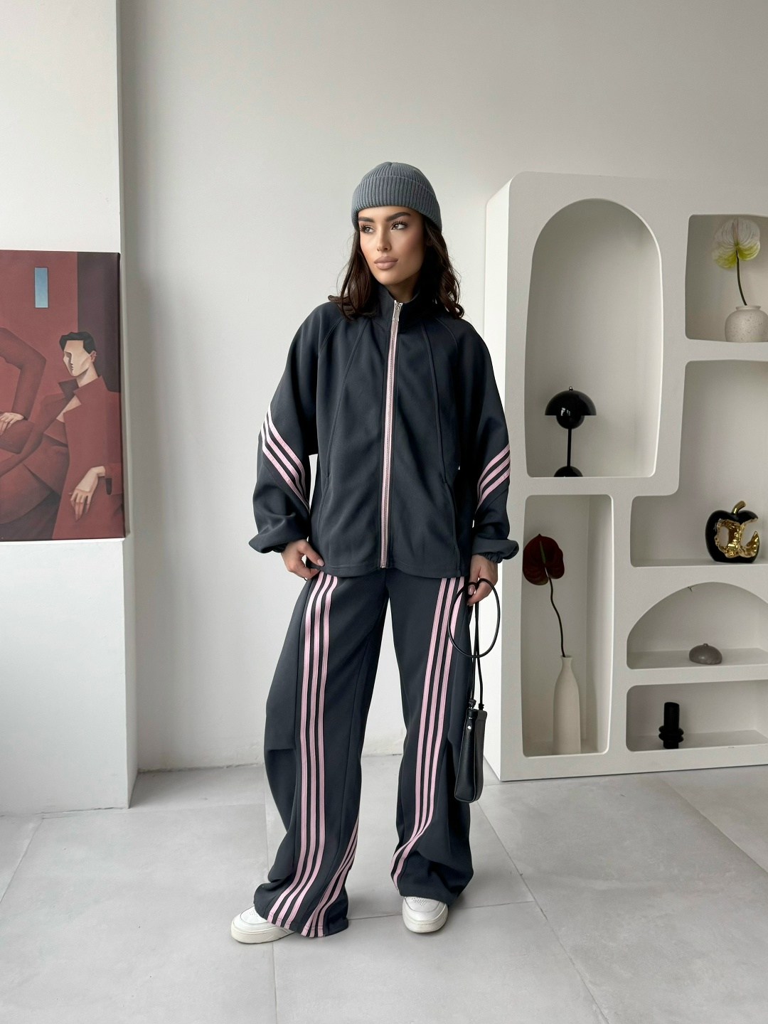 спортивный костюм,спортивный костюм женский,костюм спортивный celine,эффектный женский костюм плащевка осенний комплект оверсайз брюки карго и олимпийказ лампасами,широкие спортивные брюки с черной по