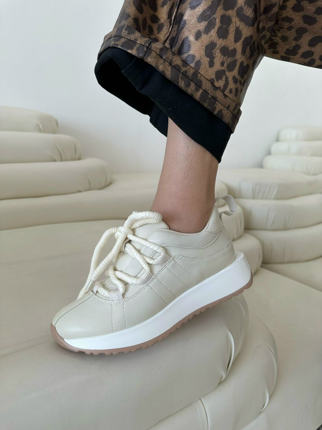 ,женские кроссовки,кроссовки для женщин,женские кроссовки удобные,кроссовки модные