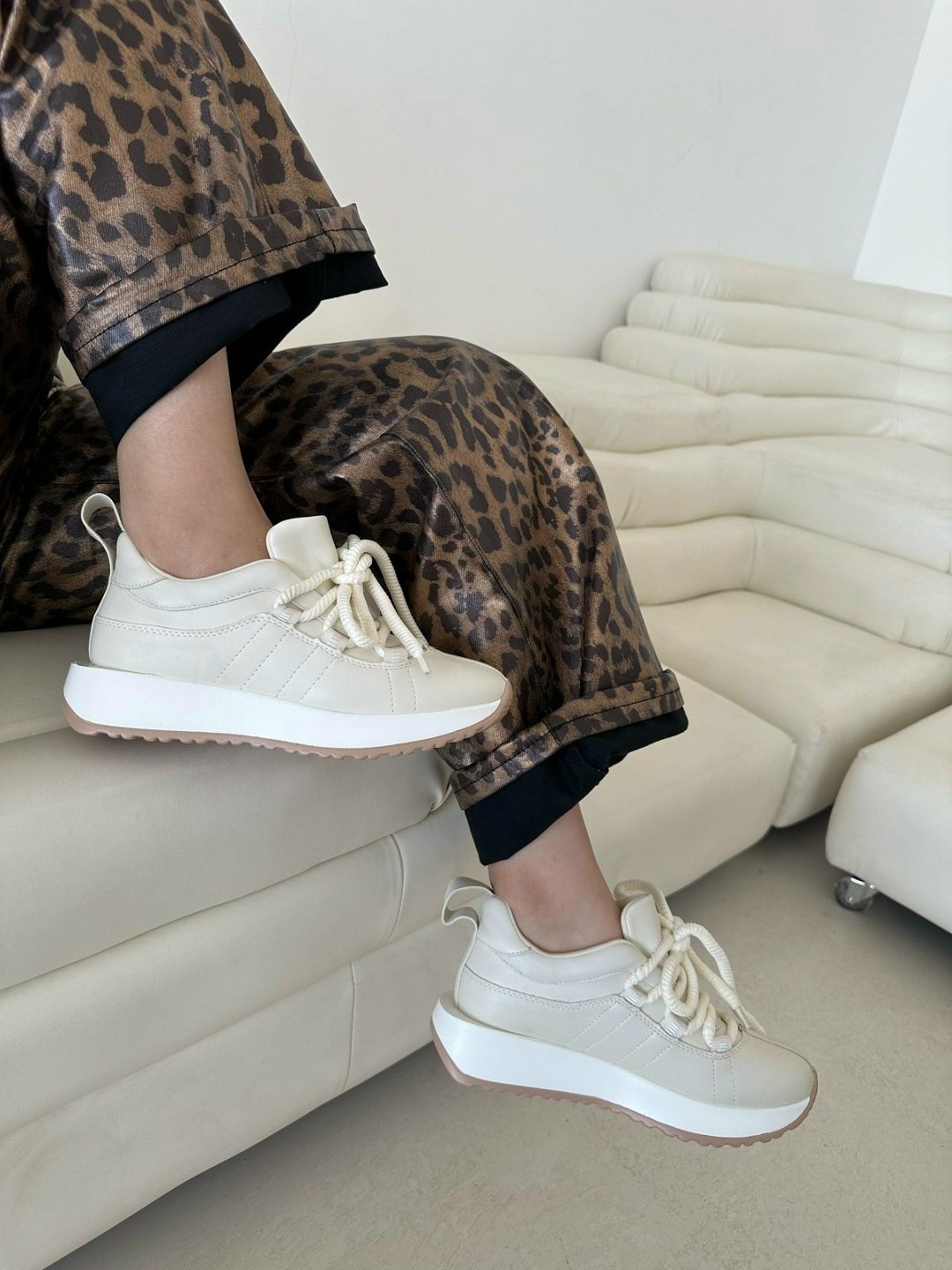 ,женские кроссовки,кроссовки для женщин,женские кроссовки удобные,кроссовки модные