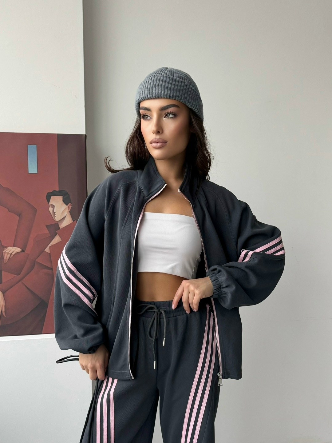 спортивный костюм,спортивный костюм женский,костюм спортивный celine,эффектный женский костюм плащевка осенний комплект оверсайз брюки карго и олимпийказ лампасами,широкие спортивные брюки с черной по