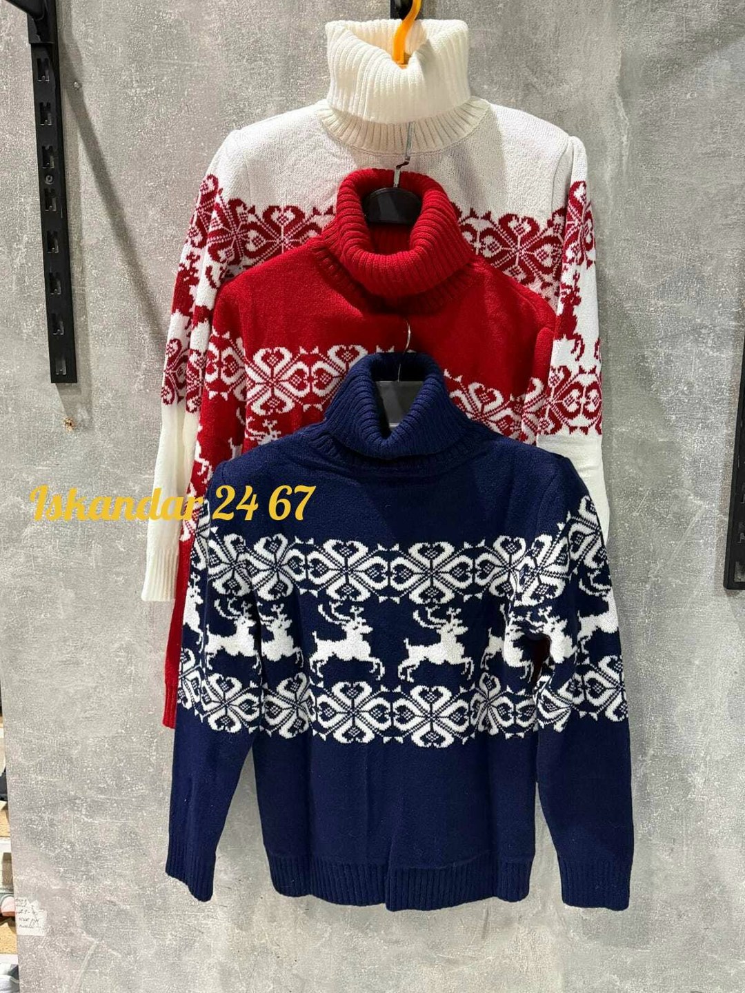 женский свитер,свитер с оленями женский,новогодний женский свитер,свитер с оленями,свитер со снежинками