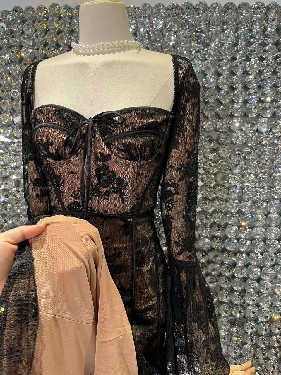 кружевное платье,кружевное вечернее платье,девушка,платье черное кружевное,кружевное мини платье