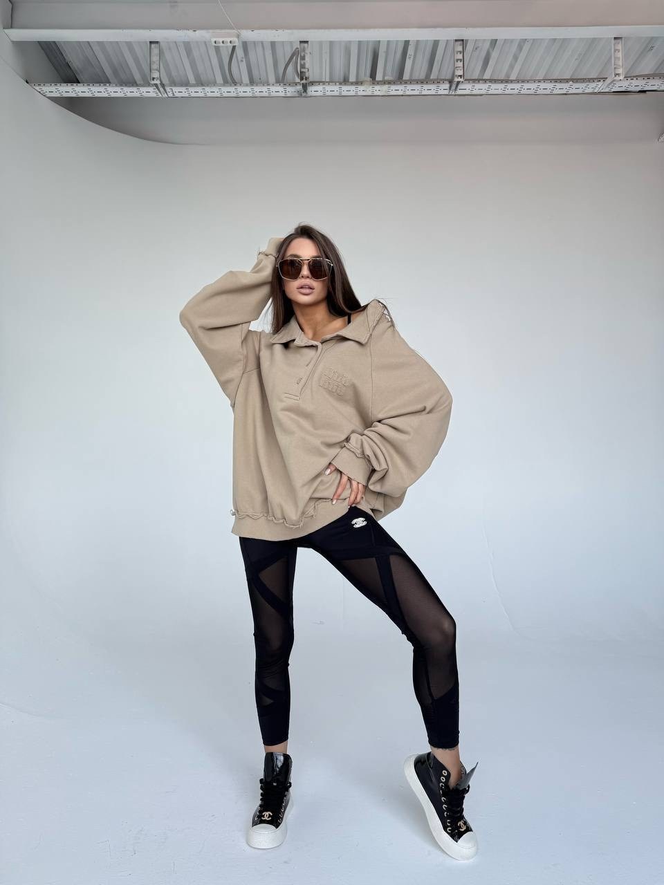 толстовка miu miu,поло с длинным рукавами,рубашка поло женская снежно-розовая miu miu,рубашка поло с длинный рукавом,бежевый свитшот