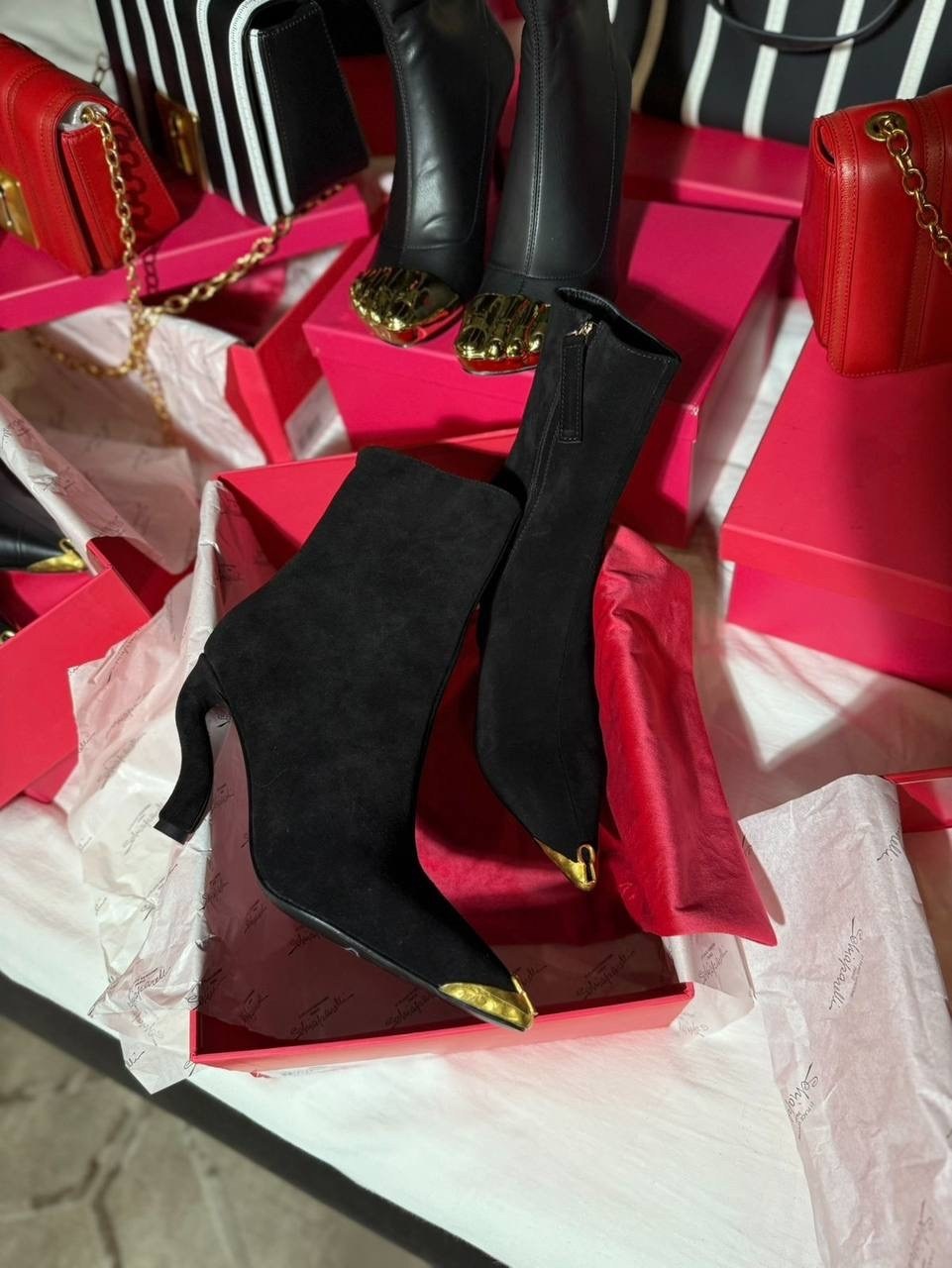 ботильоны женские,,модные ботильоны,ботильоны на шпильке,женские ботильоны с острым носком