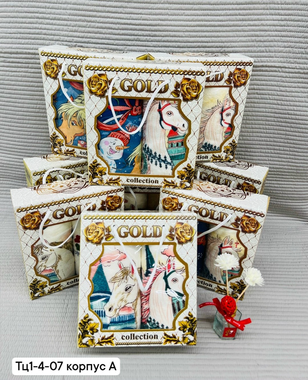 новогодние наборы полотенец,полотенца кухонные набор новогодние с символом,подарочные наборы полотенец,полотенца подарочная,набор новогодних полотенчиков символ года со змеёй комплект вафельных полоте