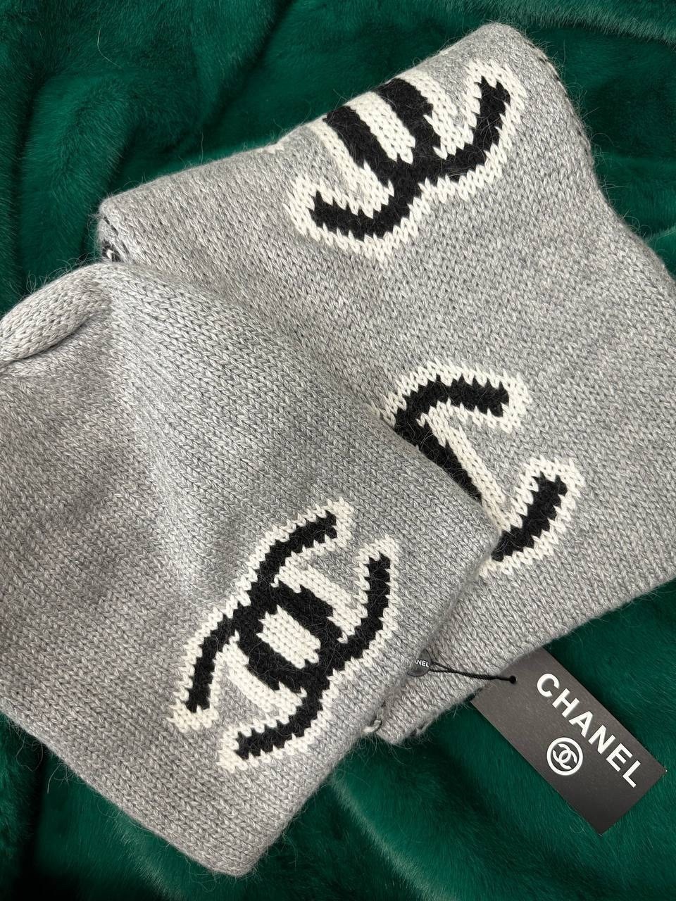 шарф chanel,шапка chanel,зимний комплект из шапки и шарфа chanel,комплекты chanel шапка шарф перчатки,шапка шанель оригинал