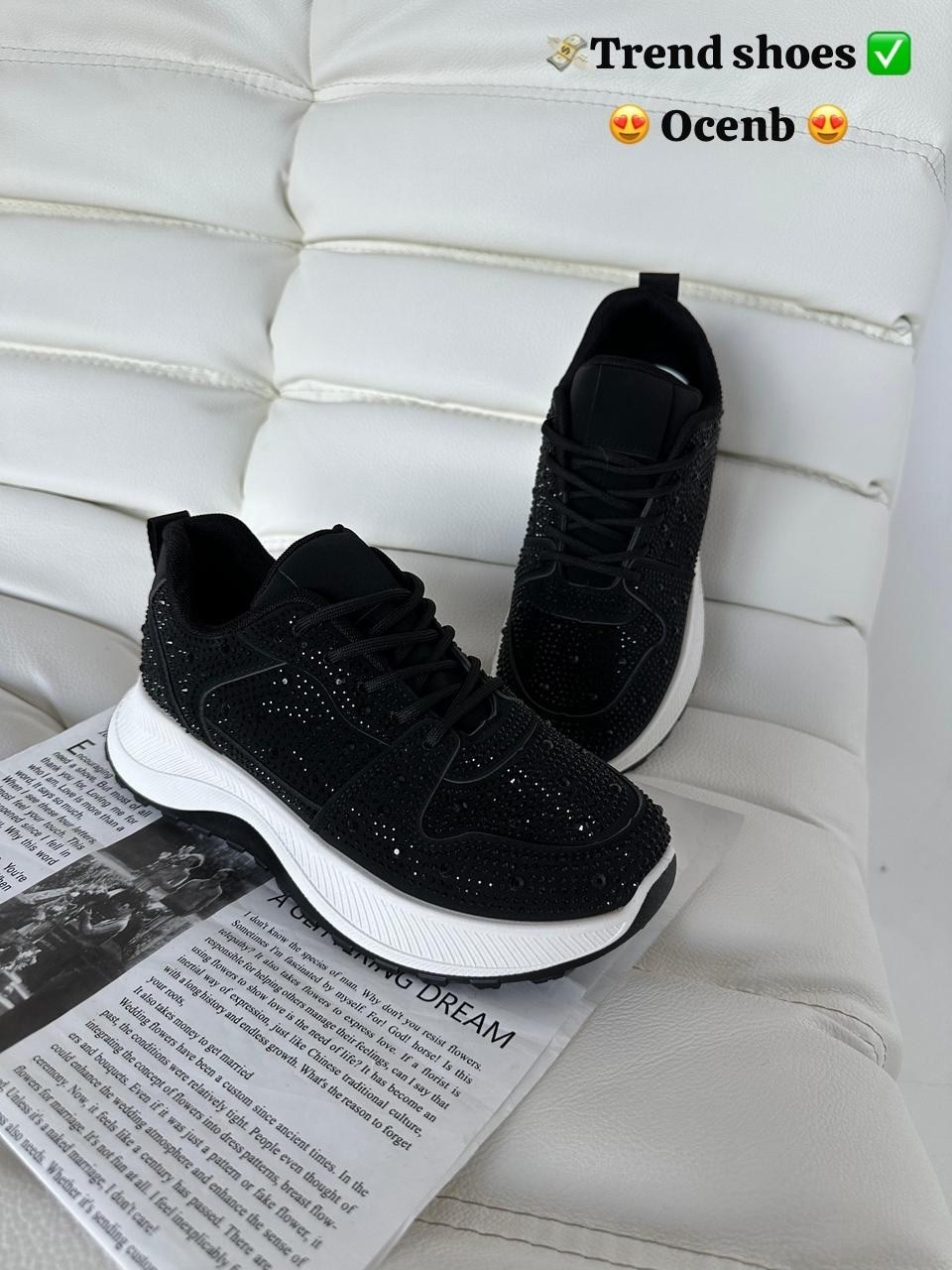 женские кроссовки,,черные женские кроссовки,кроссовки со стразами,кроссовки со стразами на высокой подошве