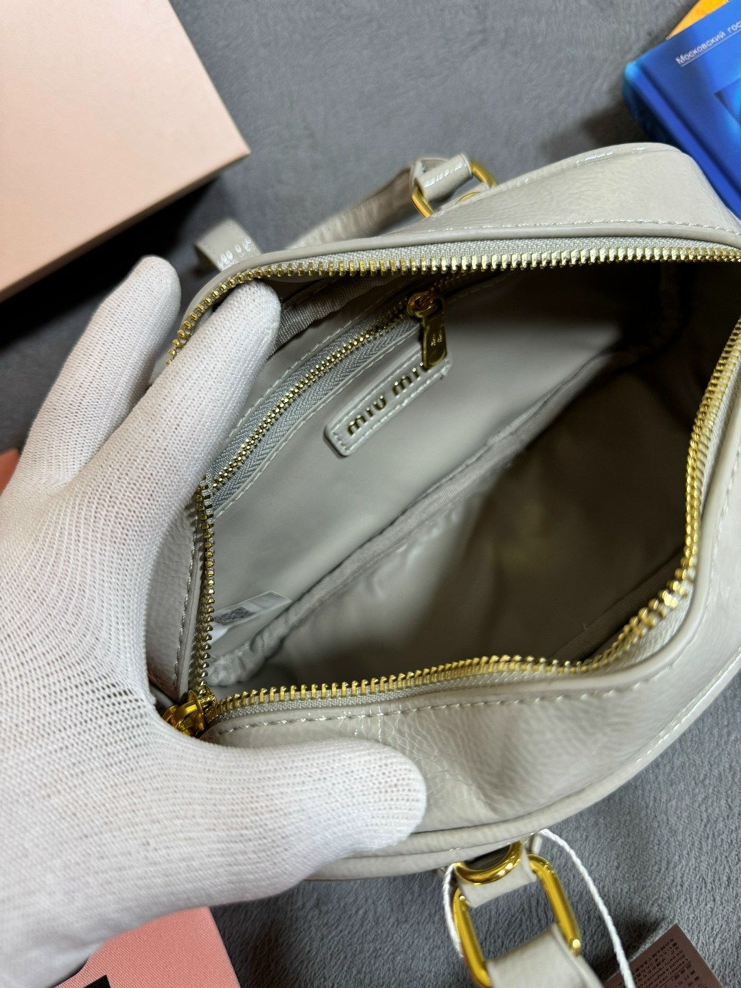 сумка miu miu,сумка miu miu размер 20/15 см,женская сумка miu miu,miu miu сумка на плечо,сумка miu miu женская на плечо кросс-боди