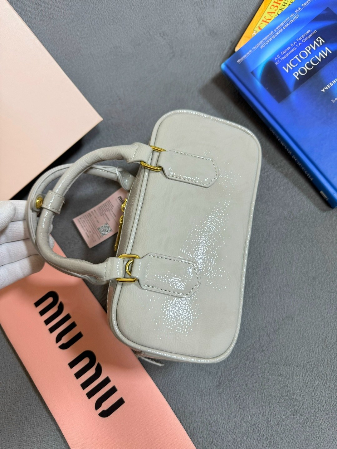 сумка miu miu,сумка miu miu размер 20/15 см,женская сумка miu miu,miu miu сумка на плечо,сумка miu miu женская на плечо кросс-боди