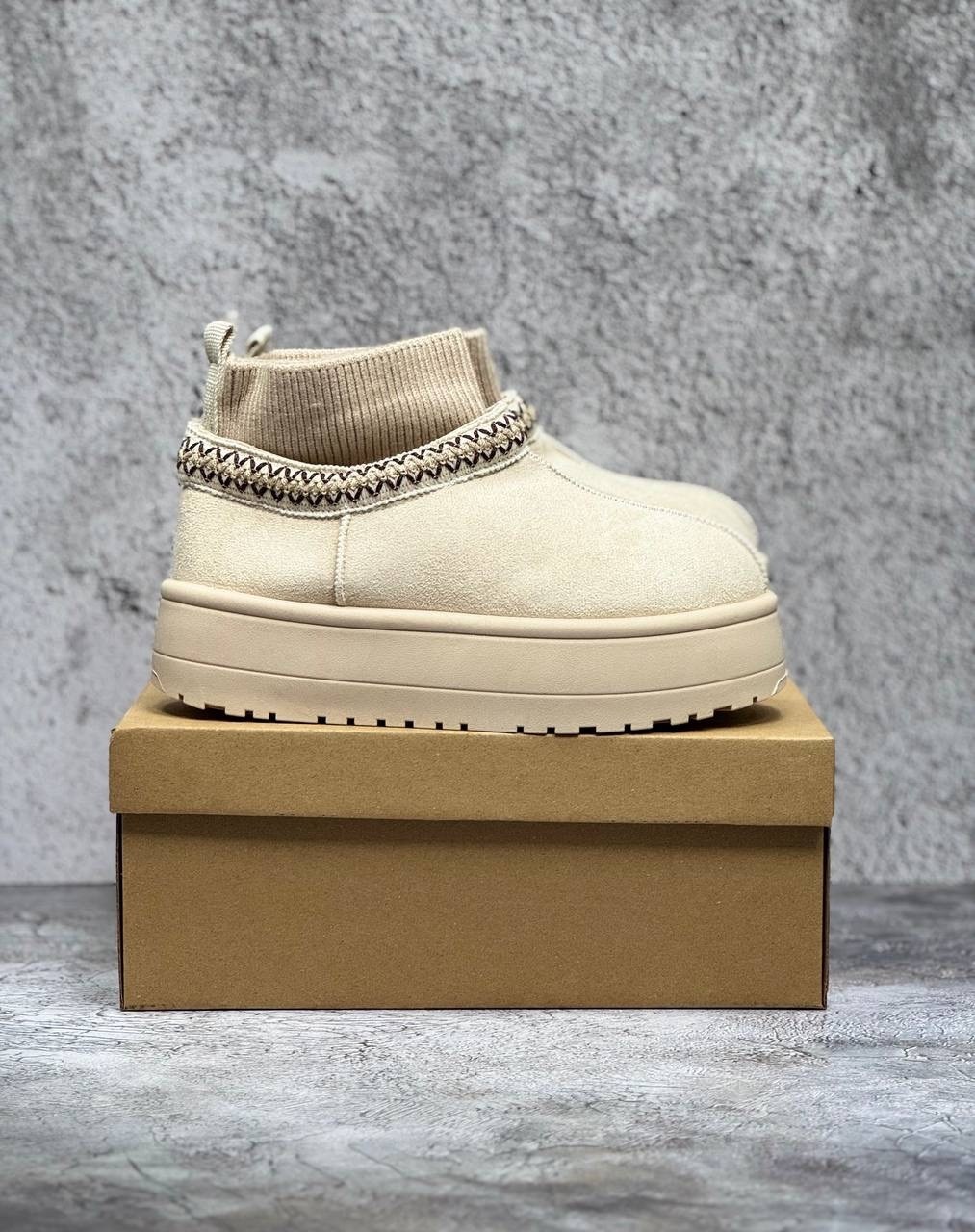 женские угги,,угги зимние на платформе,угги, женская