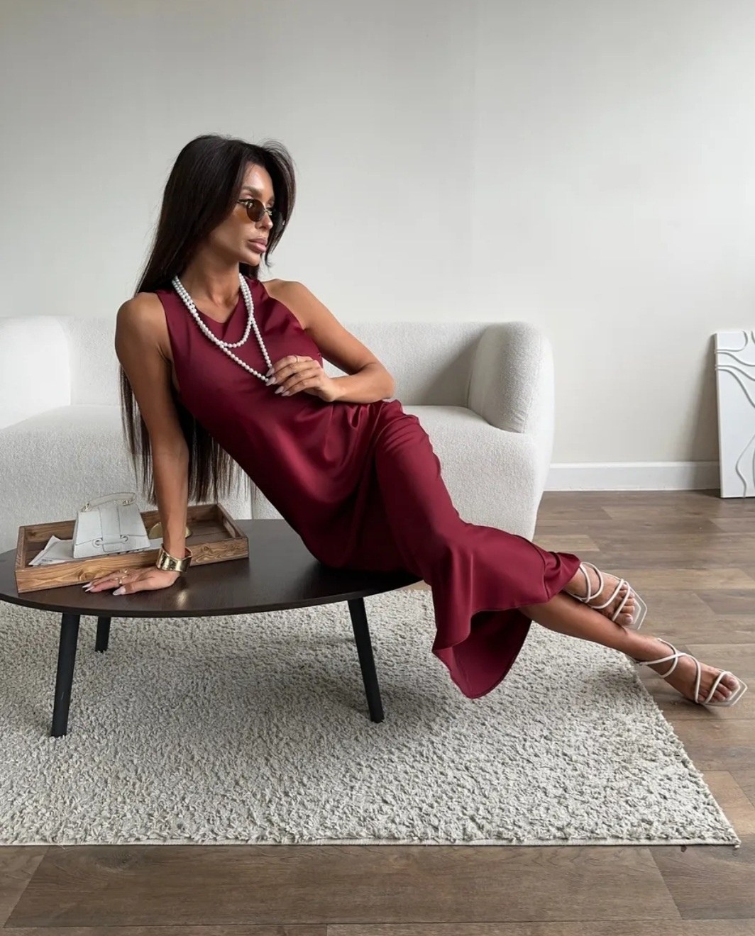 атласное платье,шелковое платье,платье удлиненное,бордовое платье,платье