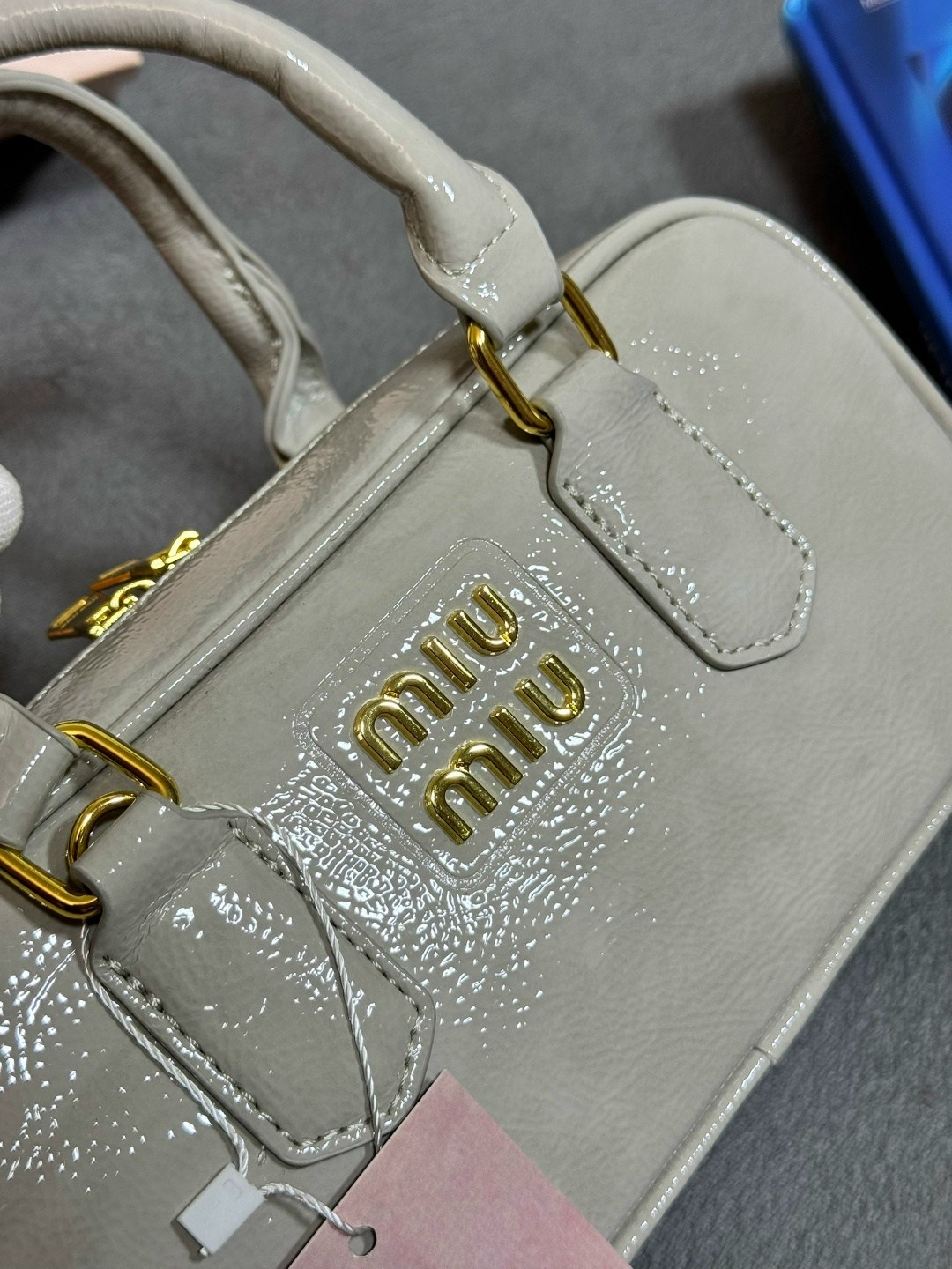 сумка miu miu,сумка miu miu размер 20/15 см,женская сумка miu miu,miu miu сумка на плечо,сумка miu miu женская на плечо кросс-боди