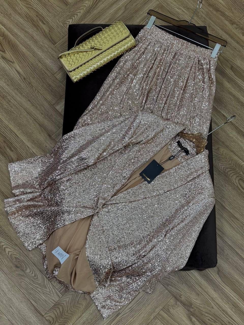 брючный костюм,блестящий брючный костюм,широкие брючные костюмы,широкий брючный костюм с блестками,брюки с пайетками