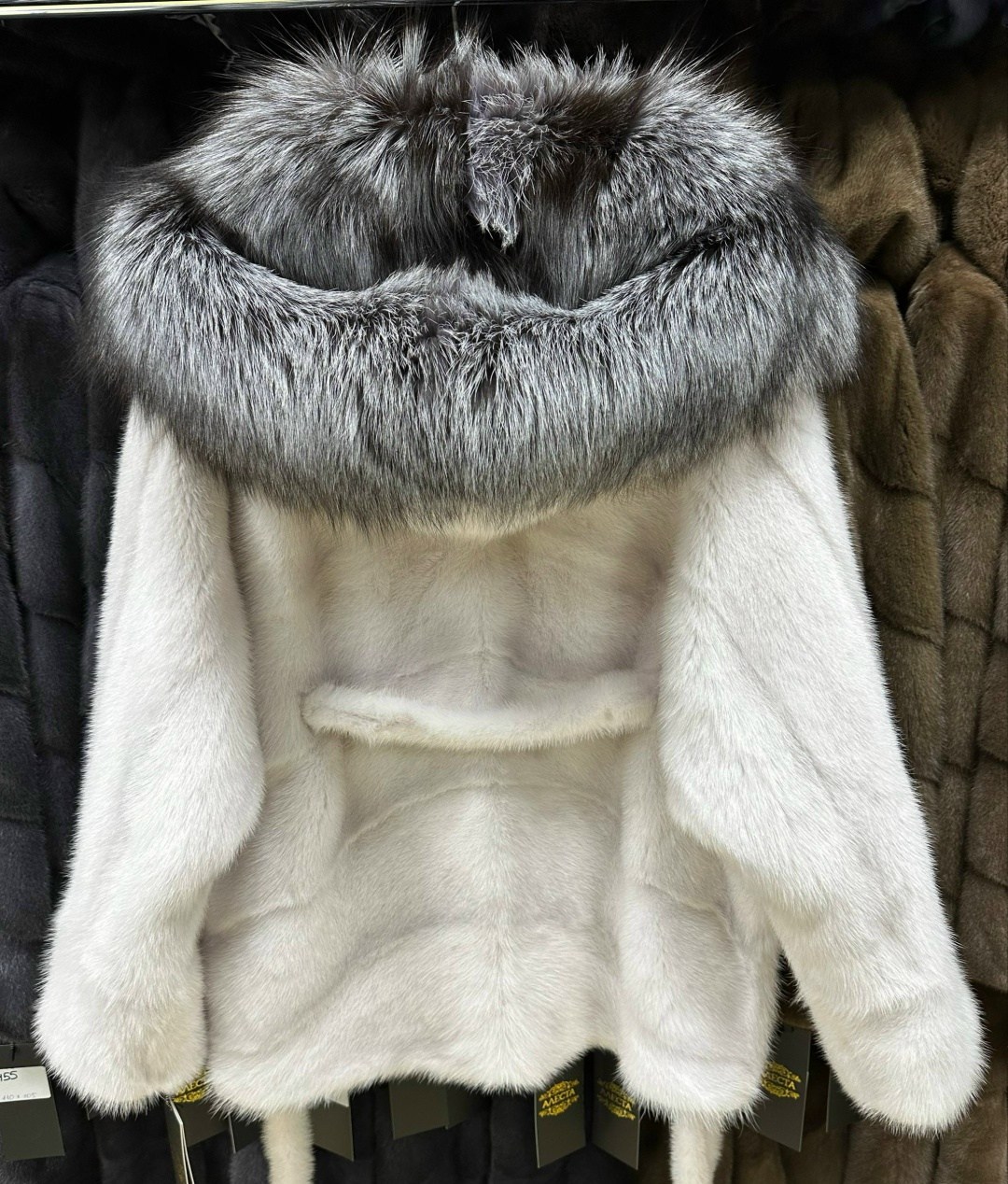 шубка из меха европейской норки с капюшоном из меха чернобурки,шуба норковая nafa кимоно белая с чернобуркой,шубка из меха европейской норки с капюшоном,шуба норковая с капюшоном из чернобурки "летучк