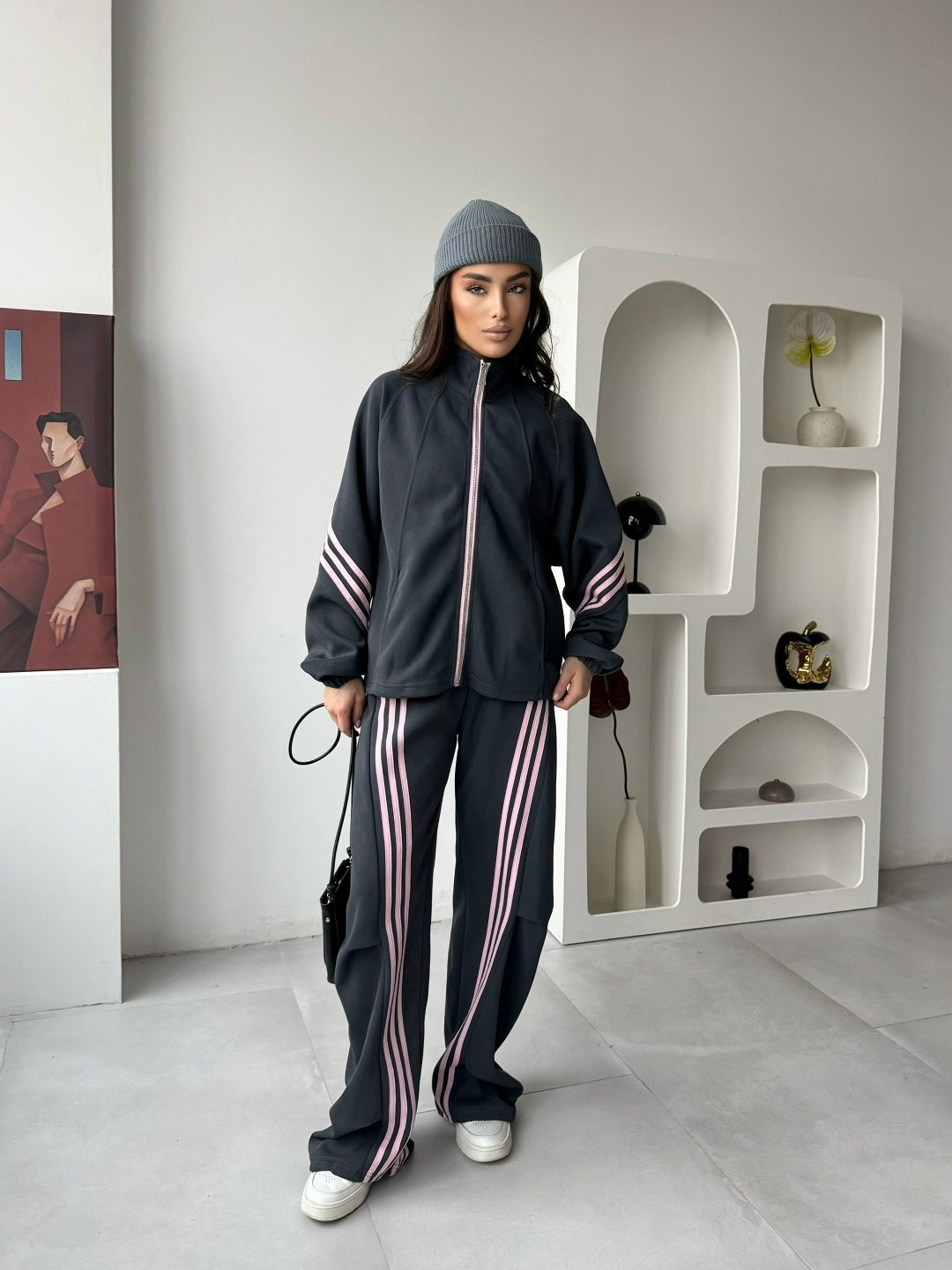 спортивный костюм,спортивный костюм женский,костюм спортивный celine,эффектный женский костюм плащевка осенний комплект оверсайз брюки карго и олимпийказ лампасами,широкие спортивные брюки с черной по