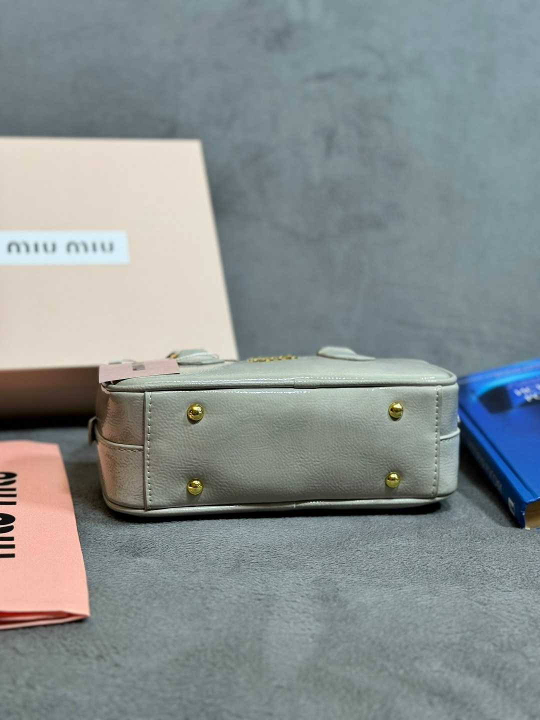 сумка miu miu,сумка miu miu размер 20/15 см,женская сумка miu miu,miu miu сумка на плечо,сумка miu miu женская на плечо кросс-боди