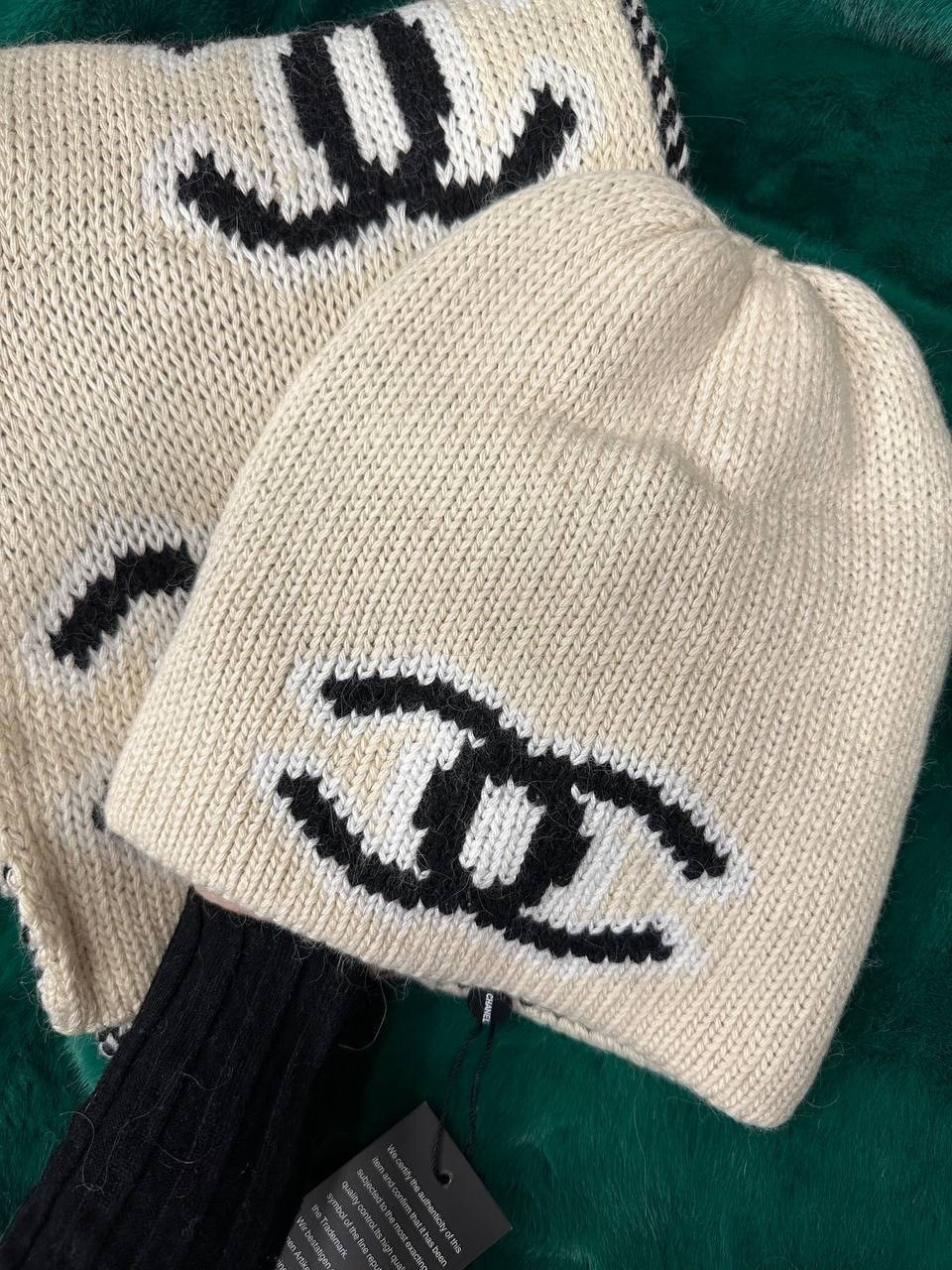 зимний комплект из шапки и шарфа chanel,шапка chanel,chanel шапка шарф и перчатки женские зимние вязаные набор из 3 предметов,шарф chanel,шапка шарф и перчатки женские зимние вязаные набор из 3 предме