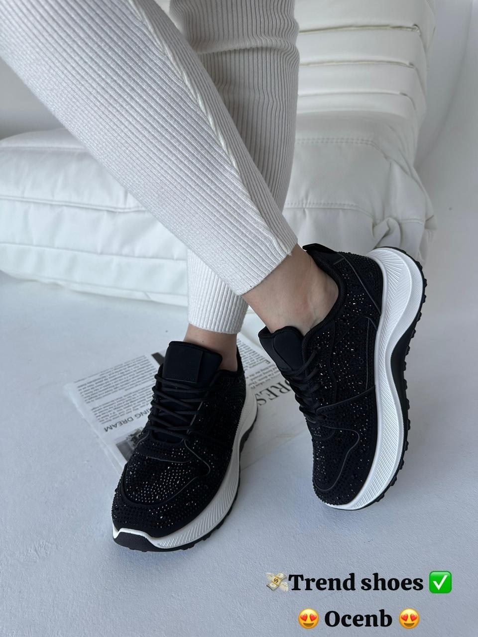 женские кроссовки,,черные женские кроссовки,кроссовки со стразами,кроссовки со стразами на высокой подошве