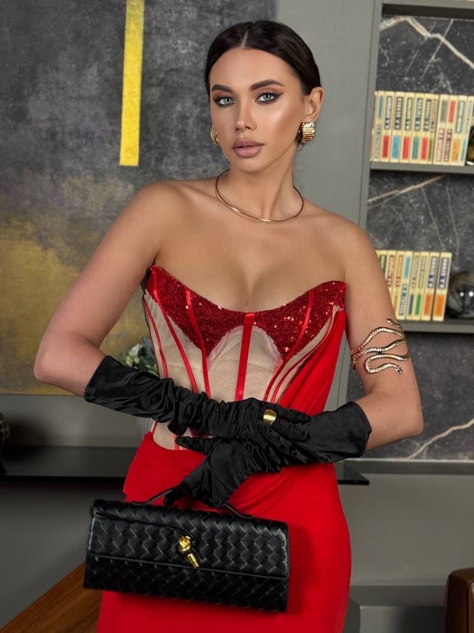 сексуальные вечерние платья,девушка,вечерние платья,платье красное вечерние,атласное вечернее платье