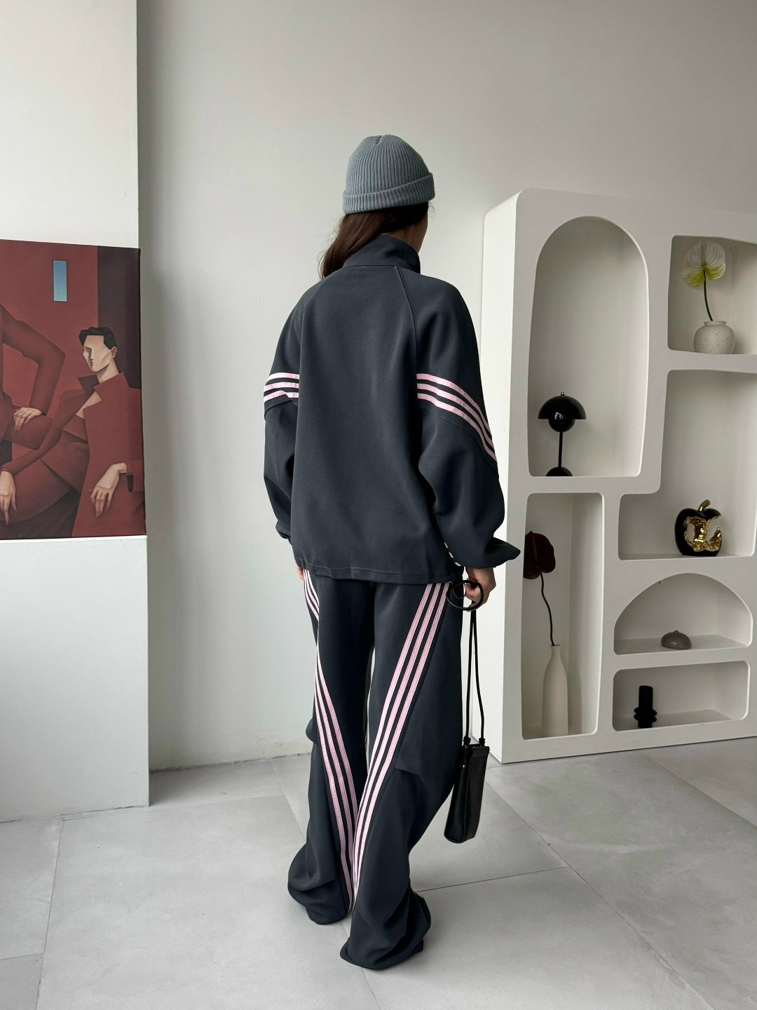 спортивный костюм,спортивный костюм женский,костюм спортивный celine,эффектный женский костюм плащевка осенний комплект оверсайз брюки карго и олимпийказ лампасами,широкие спортивные брюки с черной по