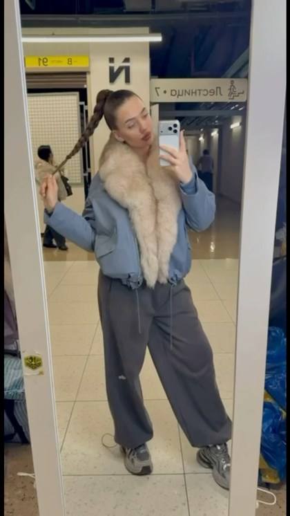 max mara женский синий пуховик с мехом,женский синий пуховик с натуральным мехом max mara,пуховик с натуральным мехом,меховая куртка,куртка с мехом