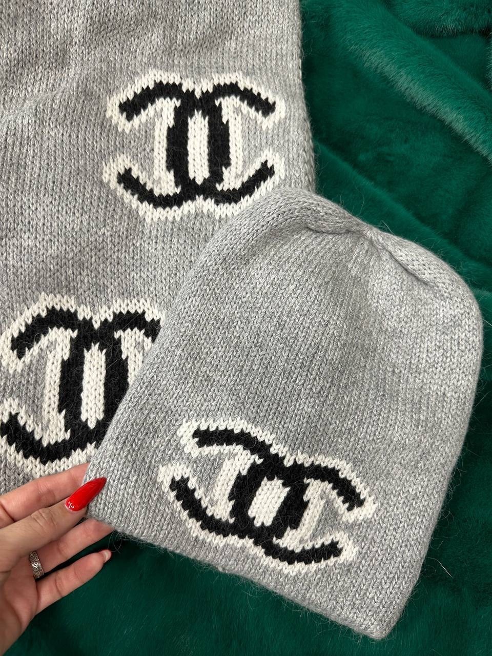 шарф chanel,шапка chanel,зимний комплект из шапки и шарфа chanel,комплекты chanel шапка шарф перчатки,шапка шанель оригинал