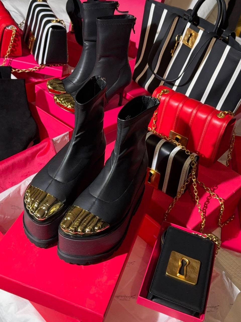 ,обуви,сапоги модные,модные туфли,balmain metallic-platform detail boots черный