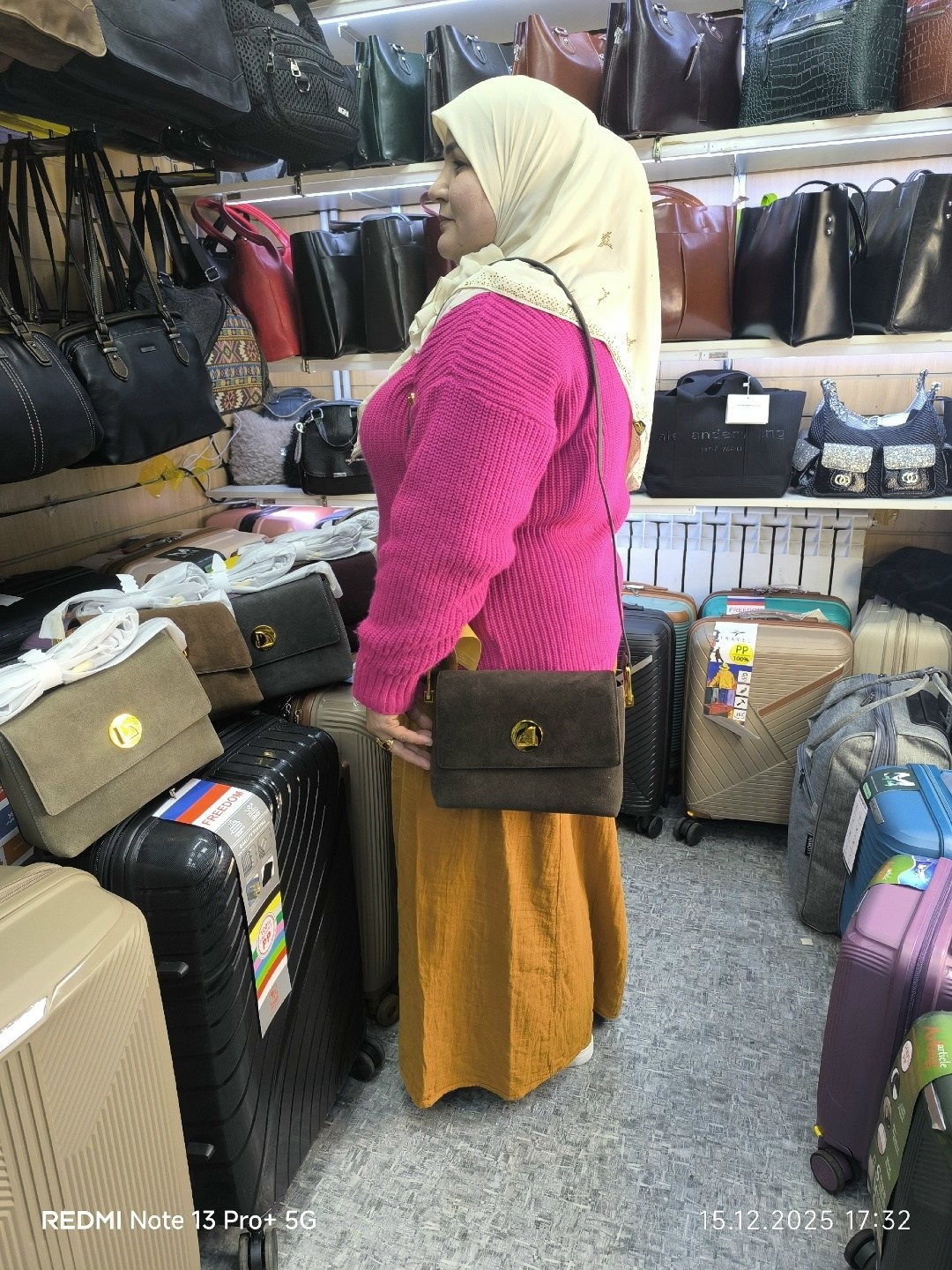 замшевая сумка coccinelle,сумка лия кочинелли,замшевая сумка,сумка coccinelle liya suede,сумка женская