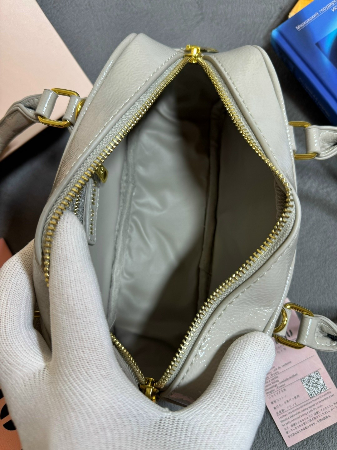 сумка miu miu,сумка miu miu размер 20/15 см,женская сумка miu miu,miu miu сумка на плечо,сумка miu miu женская на плечо кросс-боди