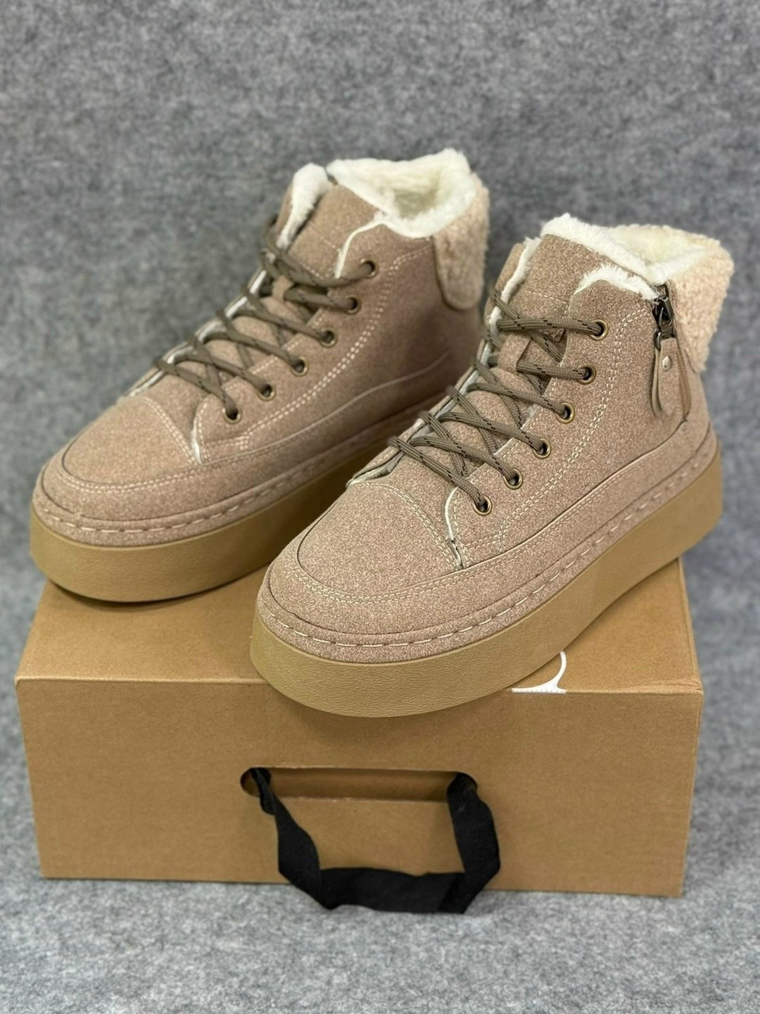 ,ботинки зимние женские ugg замшевые на платформе,зимняя  женская,ботинки ugg женские,женская