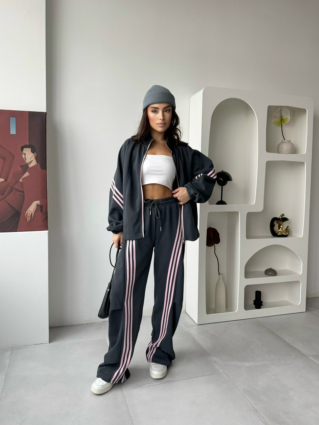 спортивный костюм,спортивный костюм женский,костюм спортивный celine,эффектный женский костюм плащевка осенний комплект оверсайз брюки карго и олимпийказ лампасами,широкие спортивные брюки с черной по