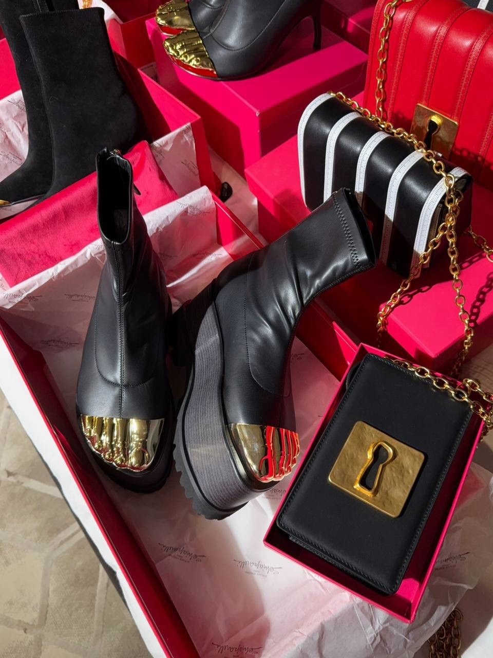 ,обуви,сапоги модные,модные туфли,balmain metallic-platform detail boots черный